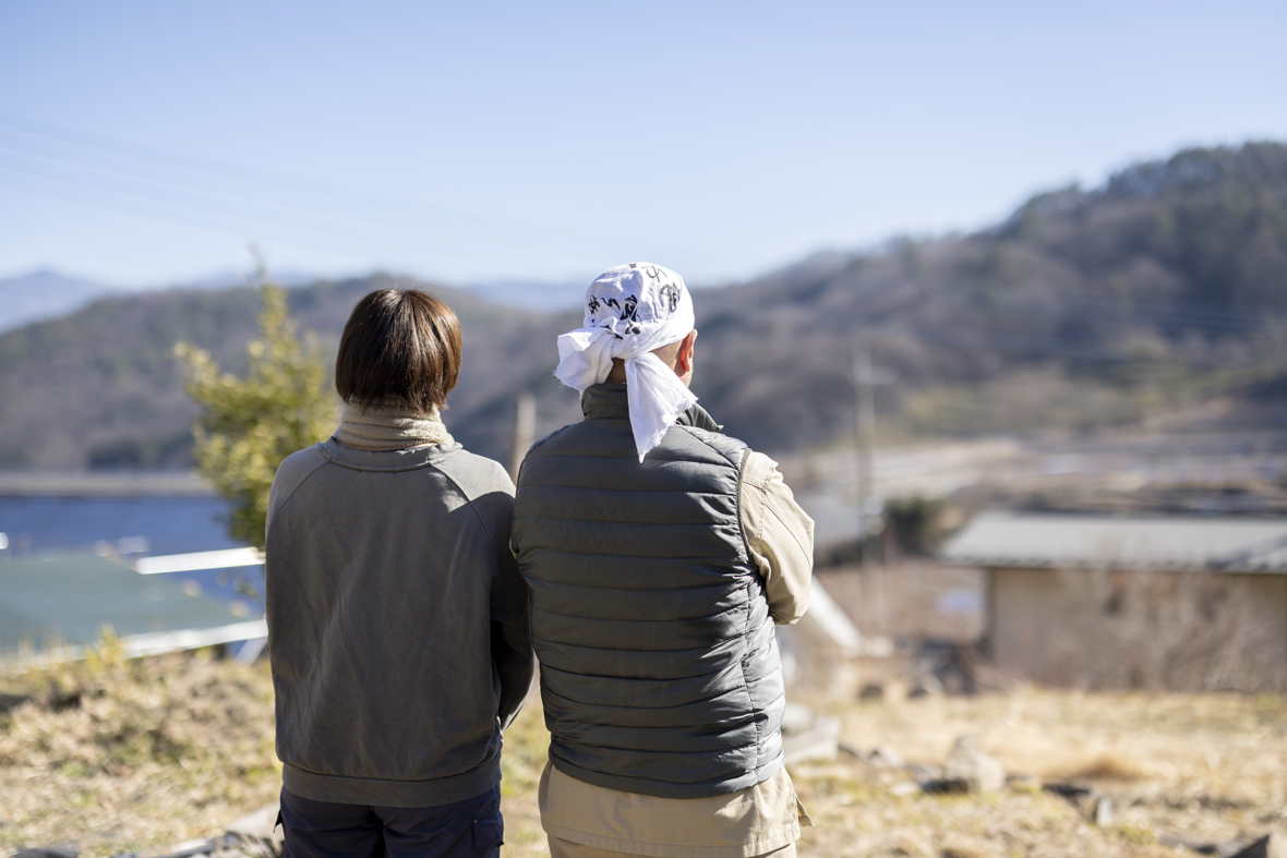 【移住サイト】夫婦後ろ姿