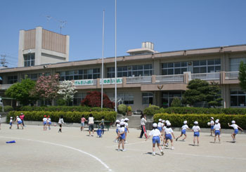 加納岩小学校の画像