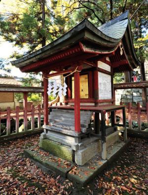 窪八幡神社末社比び三神本殿