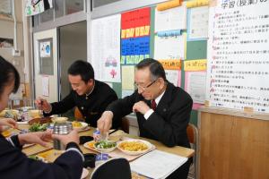 世界の給食試食