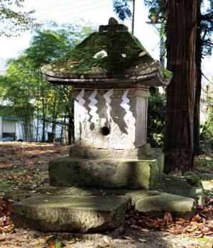 窪八幡神社如法経塔