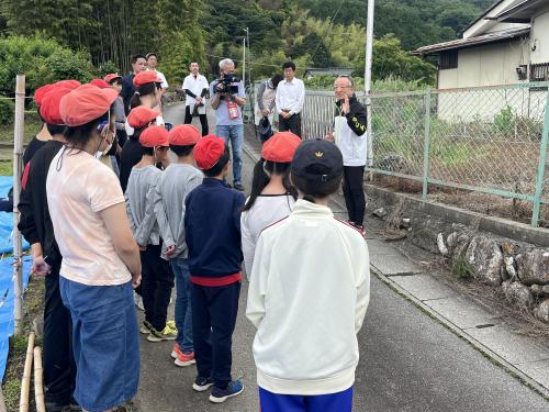 笛川小学校田植え作業