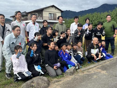 笛川小学校稲刈り授業