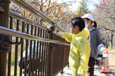 フルーツ公園ペンキ塗り