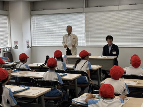 山梨小学校児童　市役所見学